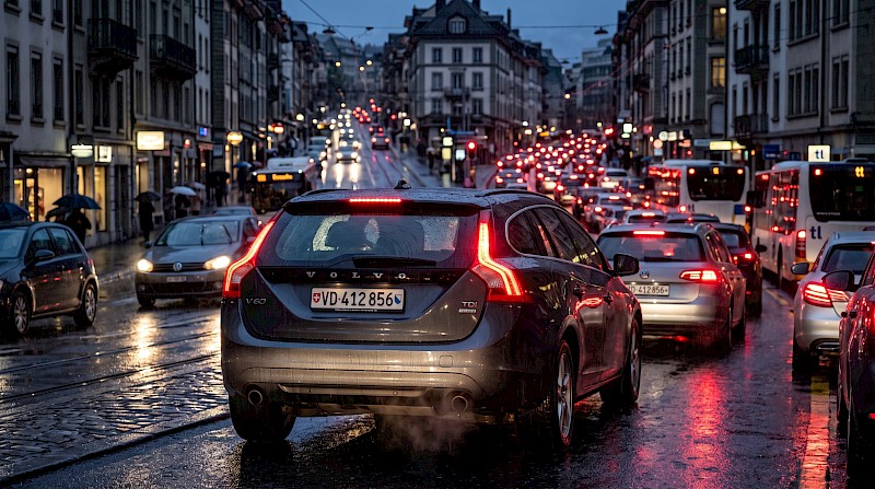 Un voiture diesel bloquée dans les embouteillages lausannois